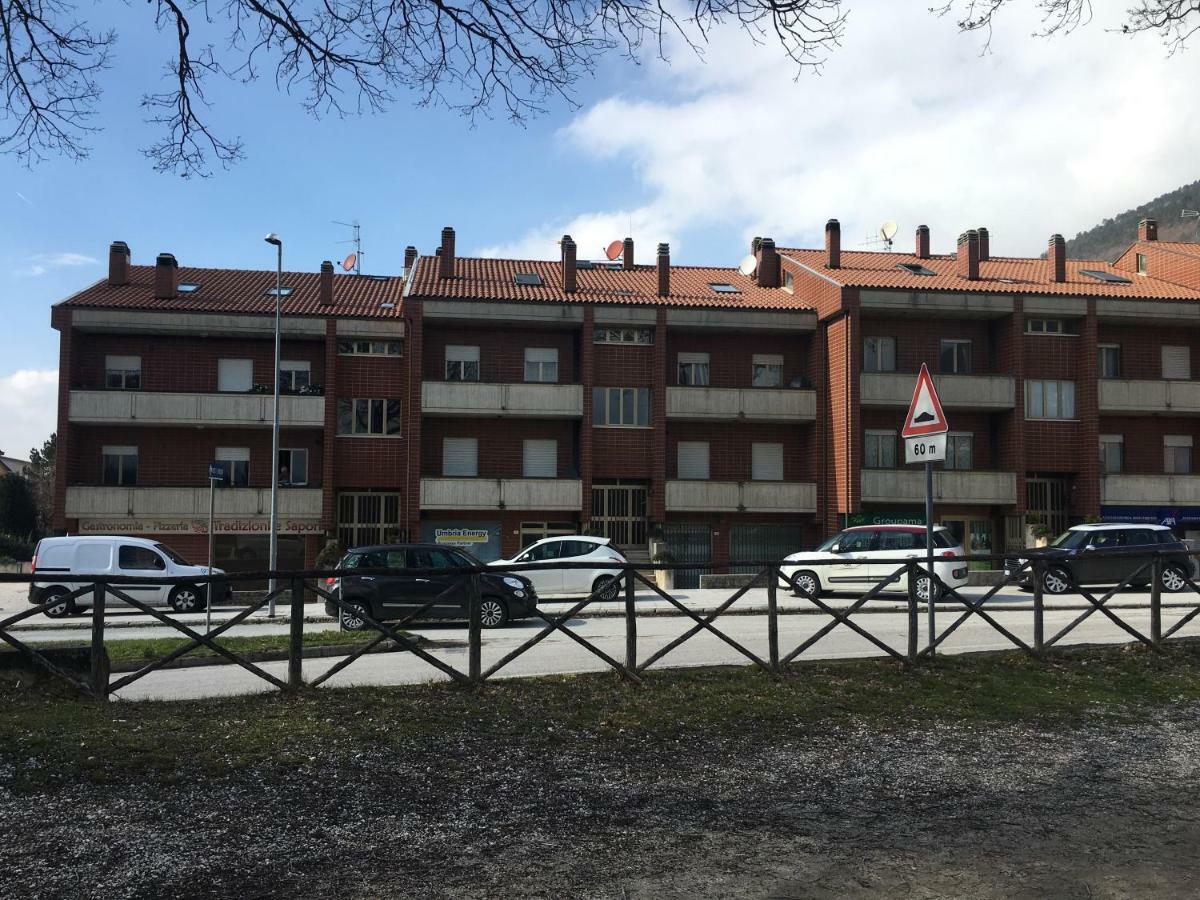 Happy House Apartment Губио Екстериор снимка