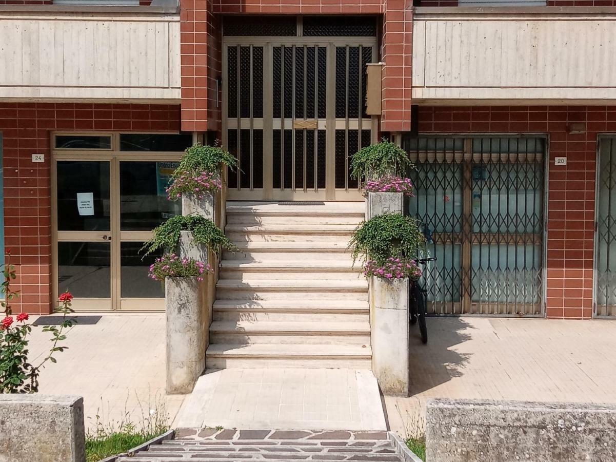 Happy House Apartment Губио Екстериор снимка